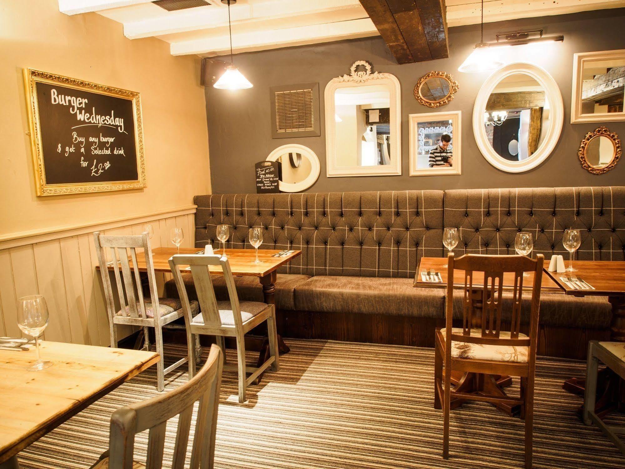 فندق Crossroads By Chef & Brewer Collection Weedon Bec المظهر الخارجي الصورة